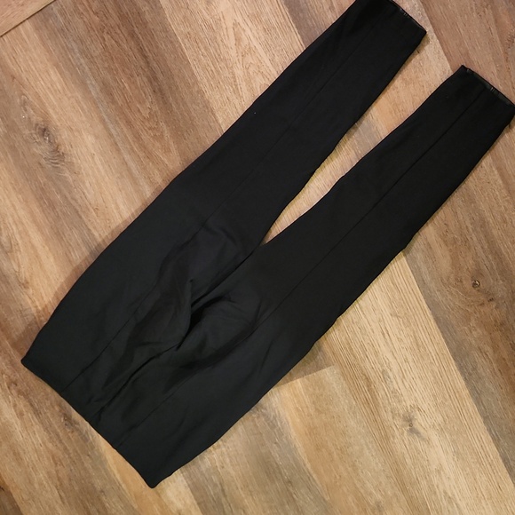 Ann Taylor Faux Leather leggings in black size 4 - Picture 6 of 10